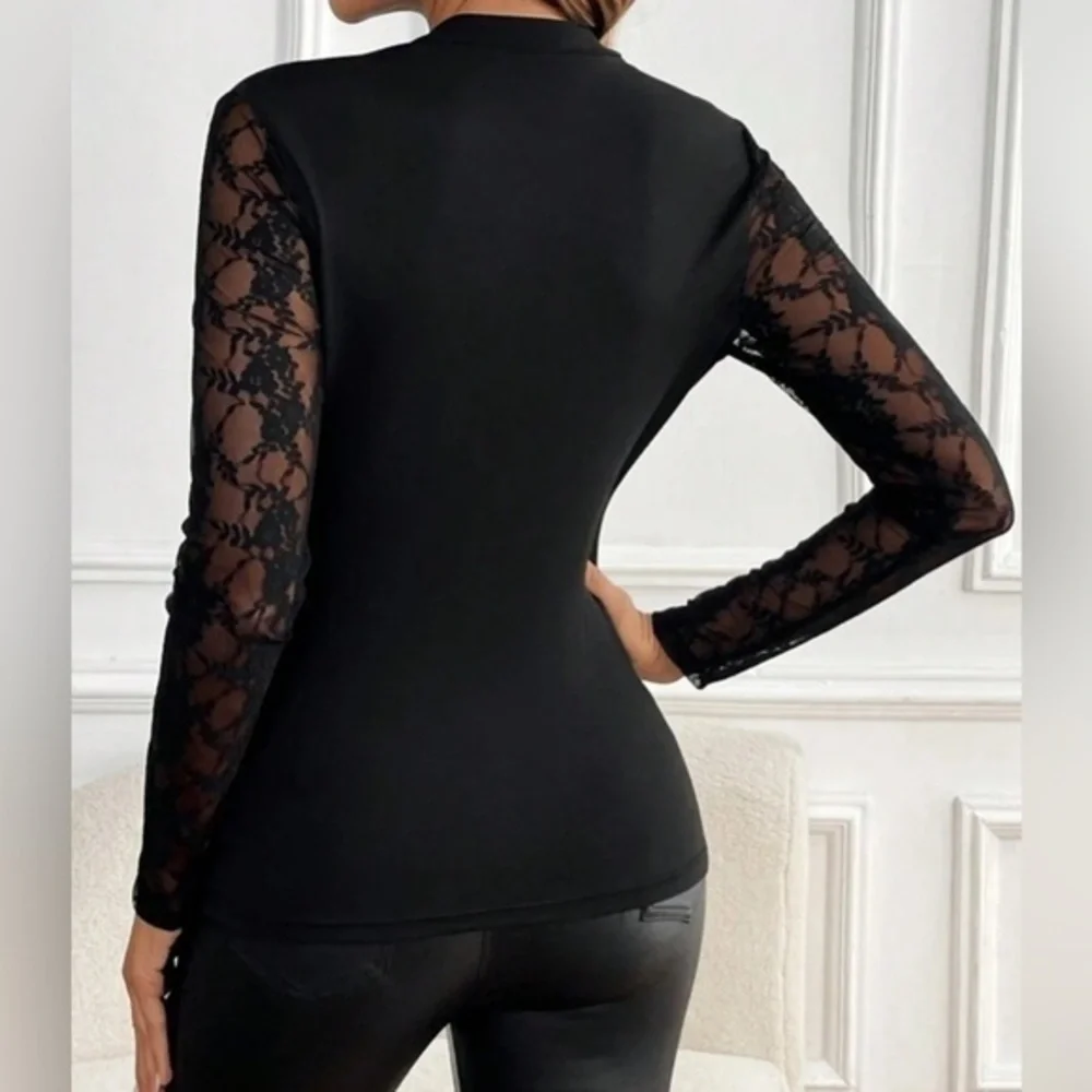 ✨NWT Peekaboo keyhole neck Mesh Sheer Sleeve Top Black Top - L